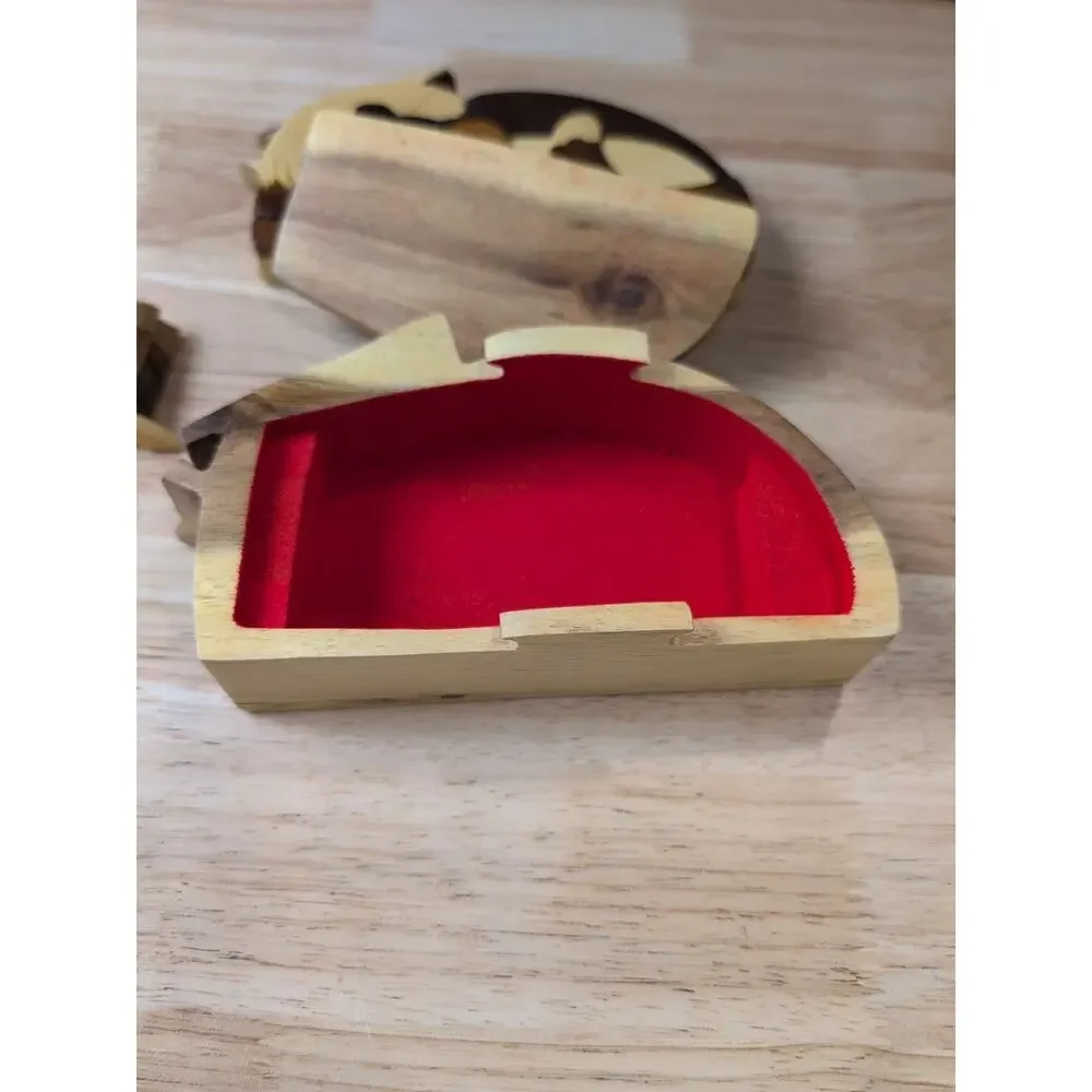 Sleeping Kitten CARVER DANS handcrafted Cat‎ Solid Wood Puzzle Trinket Box